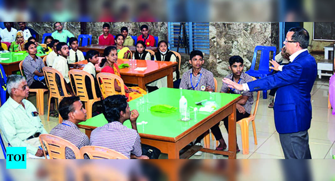 Nanotechnologist Katti tells students to be inquisitive