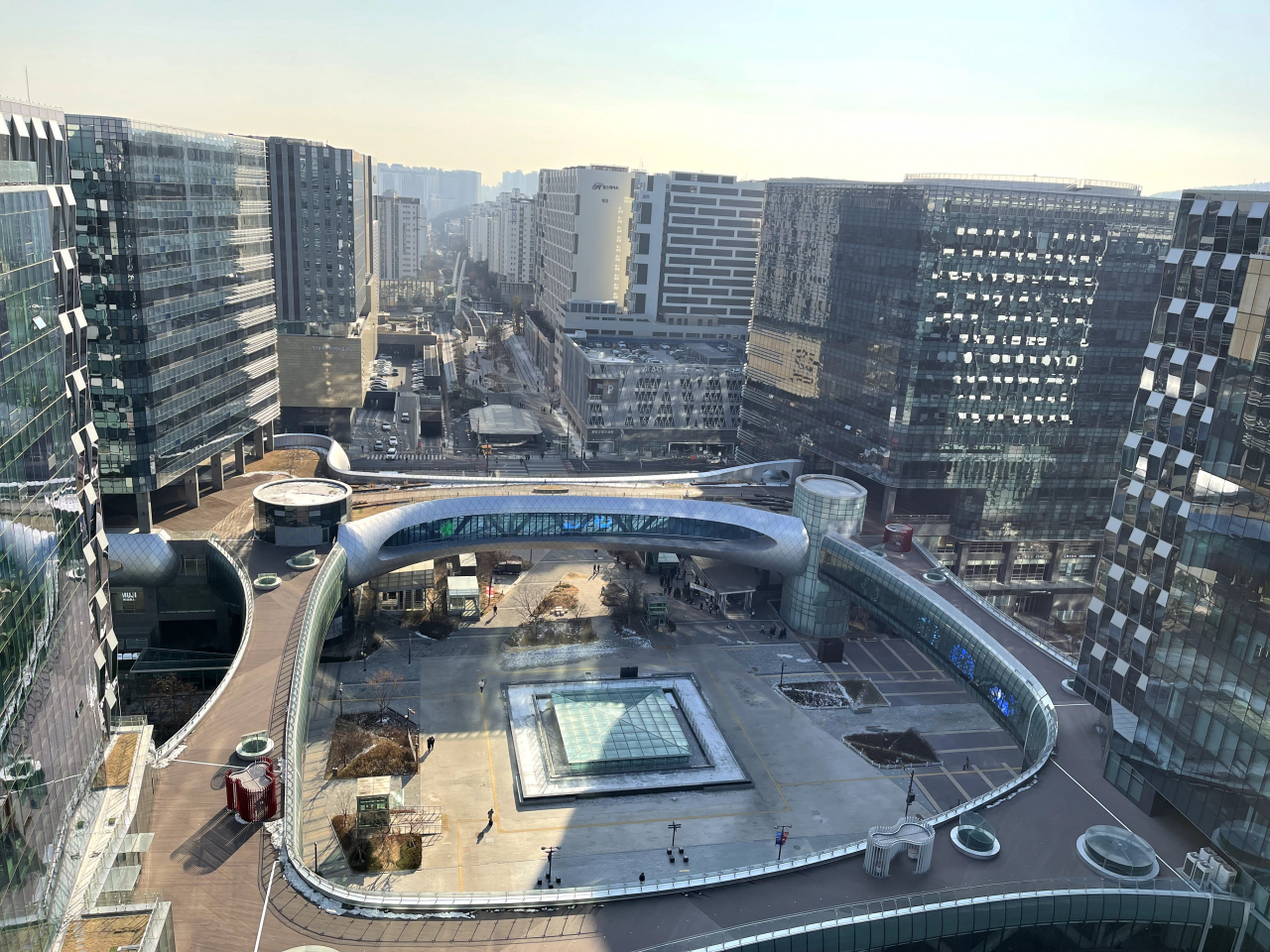 View from the rooftop of Pangyo Tech 1 Tower in Bundang-gu, Seongnam, Gyeonggi Province. (Kim So-hyun /The Korea Herald)