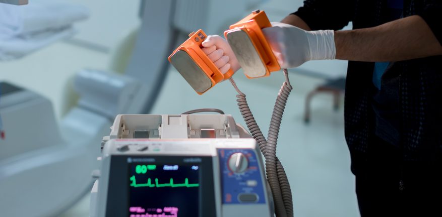 Defibrillators Market Size, Segmentation by Type Implantable & External, End User And Regional Analysis Report by 2027