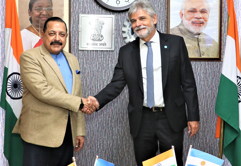 Argentina Science Minister calls on Dr Jitendra, discusses bilateral collaboration